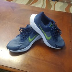 Nike Air Zoom Winflo Running Shoes. 9.5