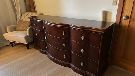 High quality dresser and nightstand-will sell separately