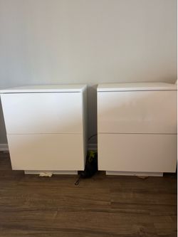 1 Pair of Nightstands. White
