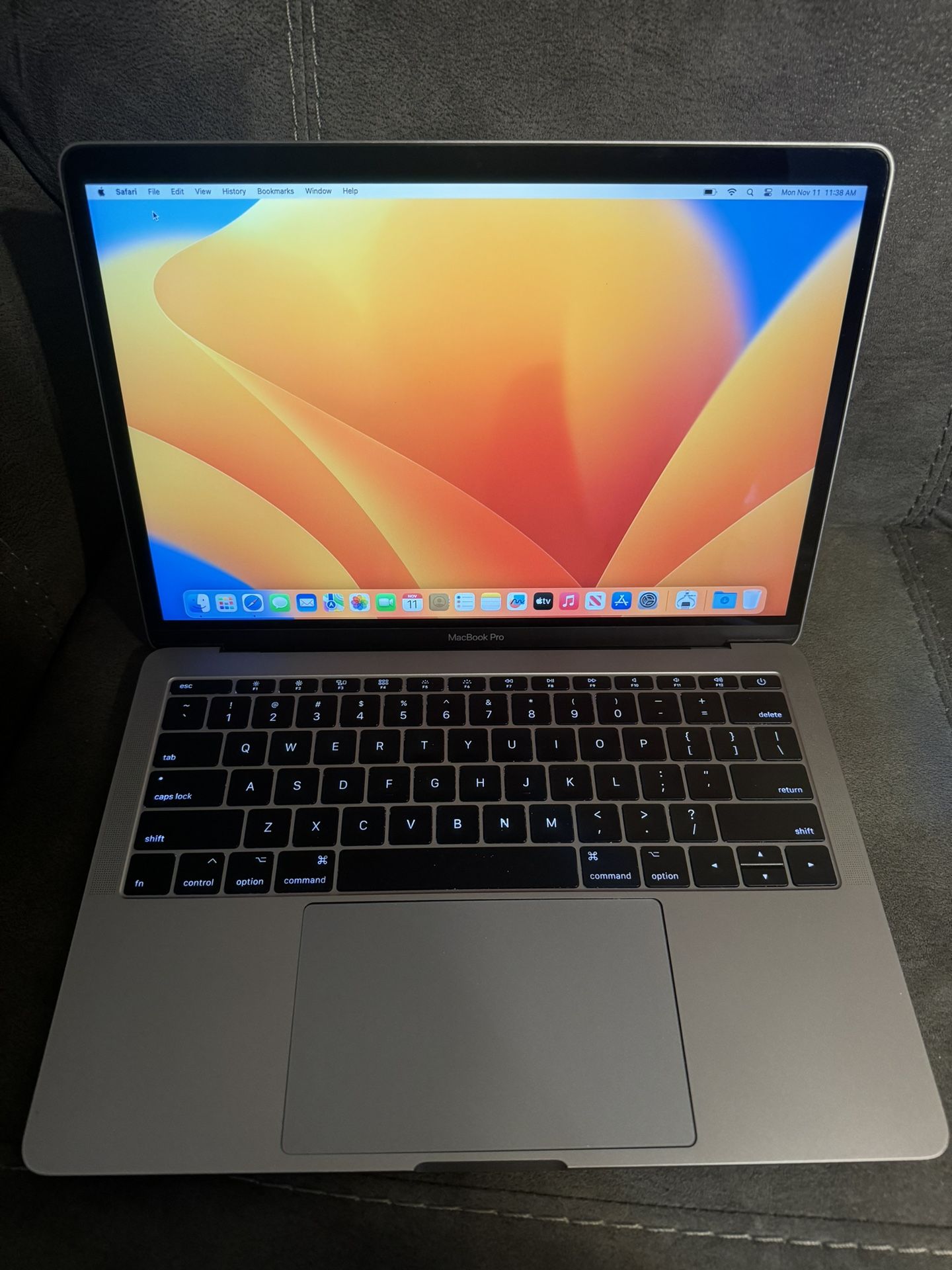 MacBook Pro 13 Inch 2017 i5 16 GB 256 GB With New Battery