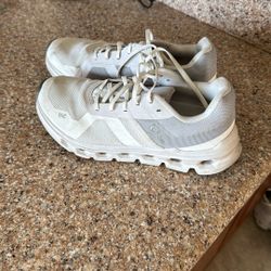 Women’s 8.5 Men’s Seven On Cloud Cloudrunner white running sneakers, shoes