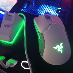 Razer Viper Ultimate Wireless Gaming Mouse + Charging Dock
