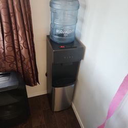 Bottom loading water dispenser
