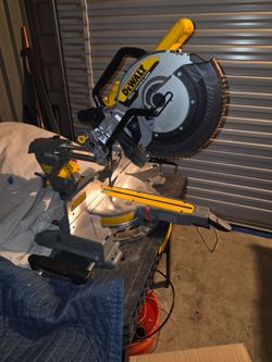 Dewalt 12" Compound Miter 20V