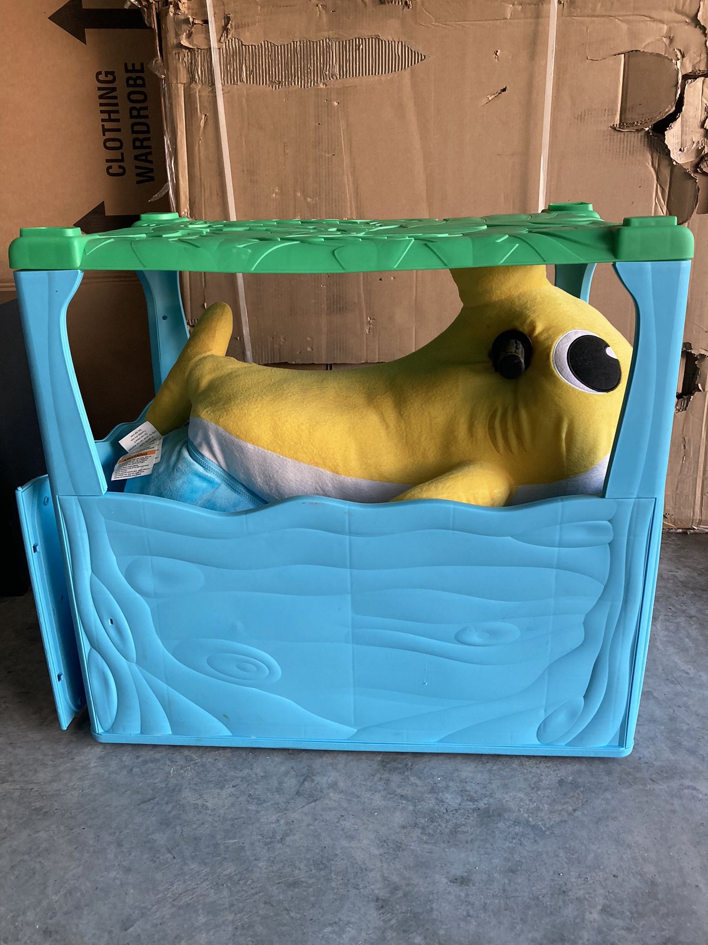 Dynacraft Baby Shark 6V Plush Ride-on - 8806-24