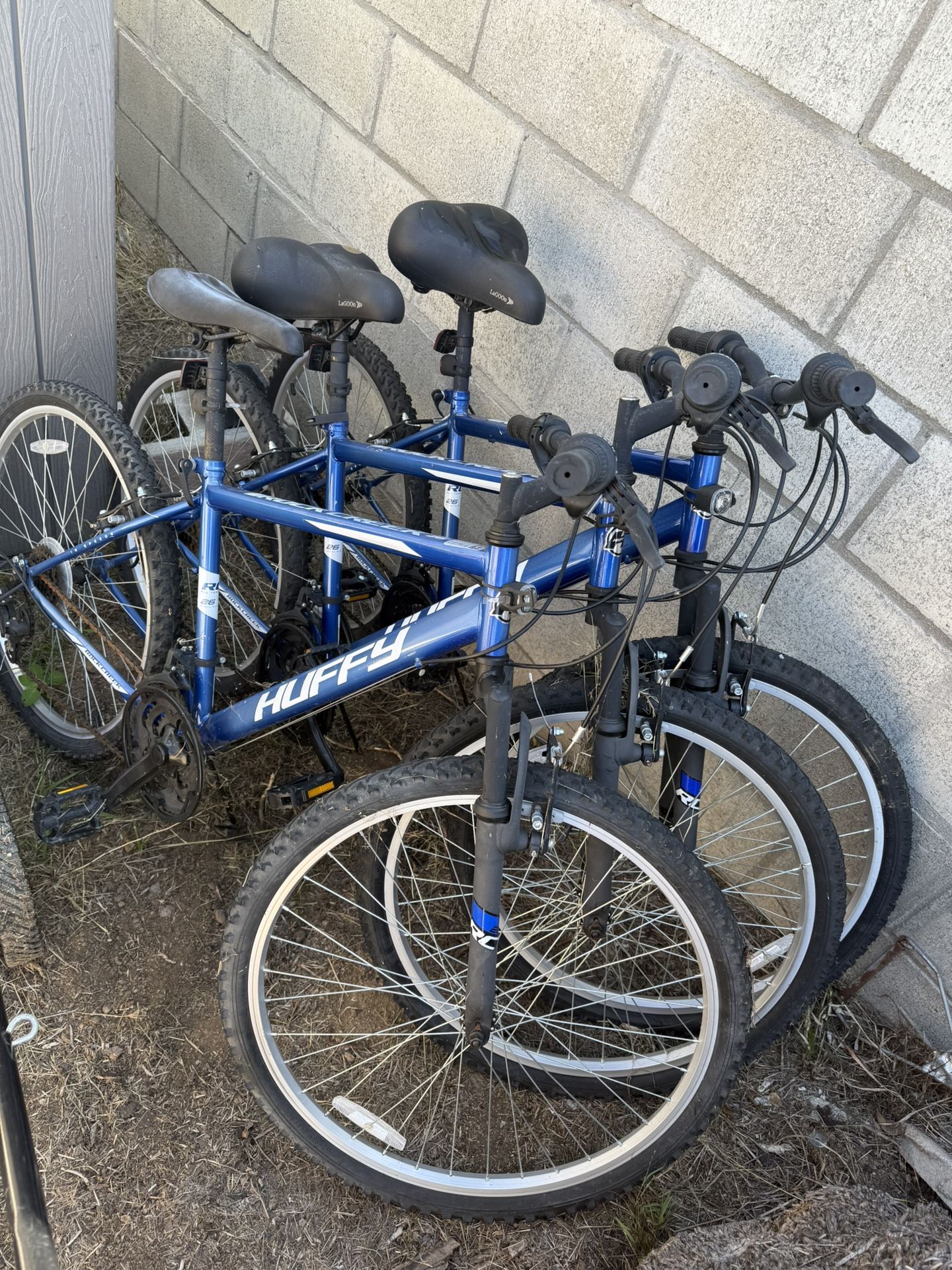 3 nearly new bicycles with helmets and a trolley stand for 3