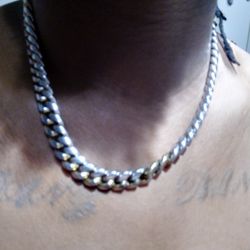 10 K White Gold Chain