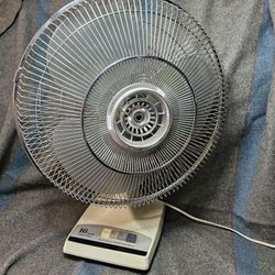 Vintage 1980's Kuo Horng 16" Oscillating 3 speed Fan Model KH-603 