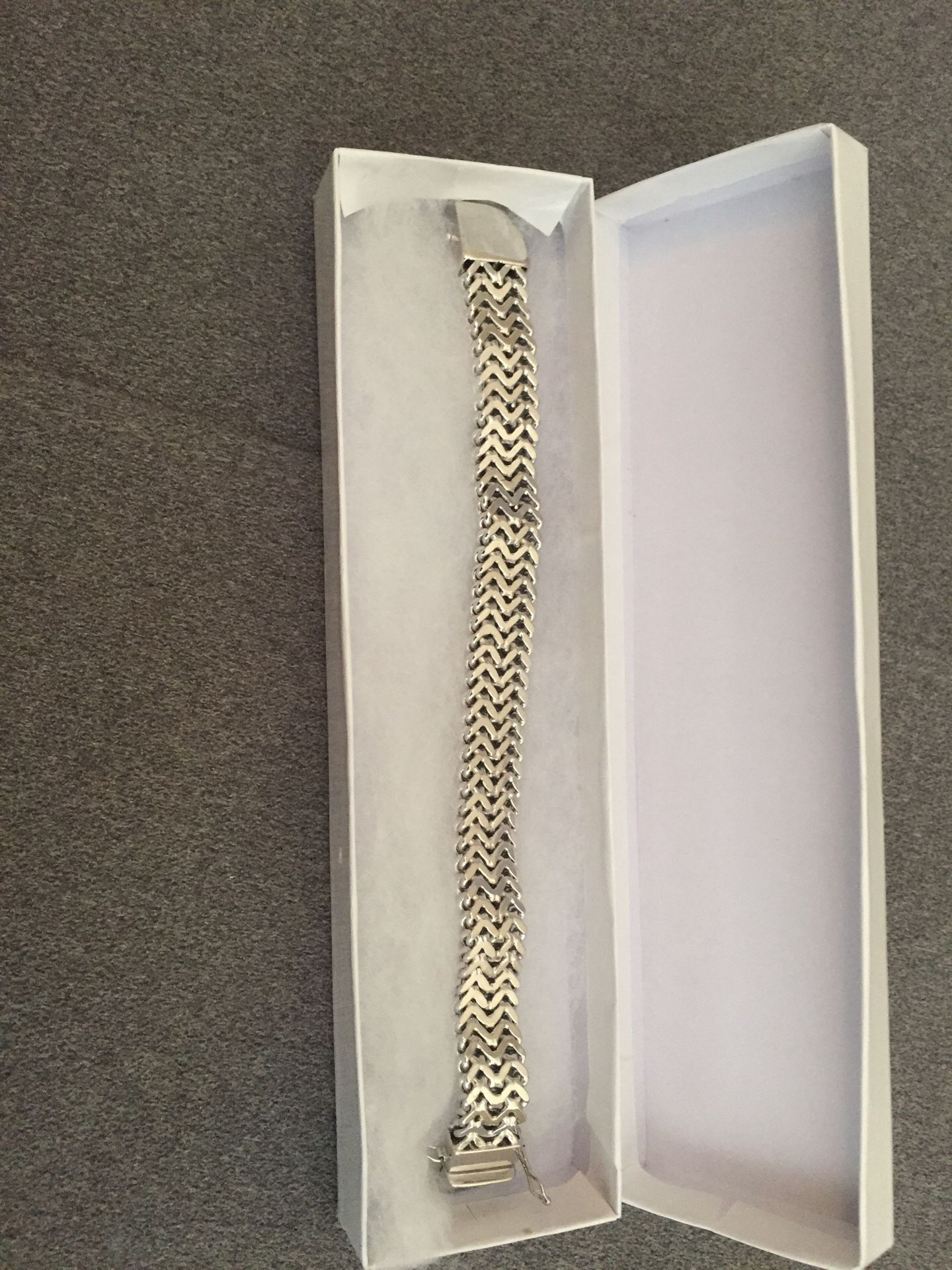 Beautiful men’s 925 silver bracelet new in box