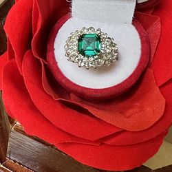 10k Gold Plated  Emerald Green & Clear Cubic Zirconia  Accents  Ring sz 7
