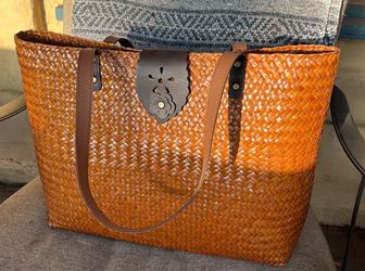 Very nice woven shoulder bag / purse