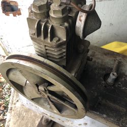 Small Quincy air compressor pump model 210