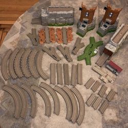 Train Set Lot - 2011 Guilana Thomas LTD Mattel Model X5021 - 107 Pieces