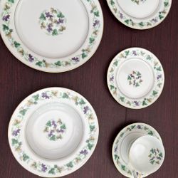 Notate Vintage China Service Of 12