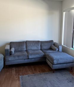 Modern Gray Sectional Sofa w/ Chaise – Spacious & Comfy!