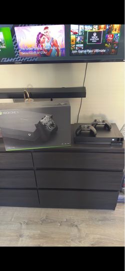 Xbox One X 1TB Console Bundle