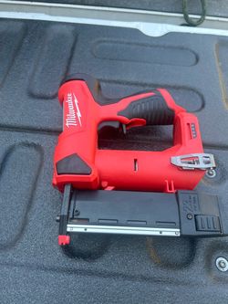 Milwaukee m12. 23-Gauge Pin Nailer