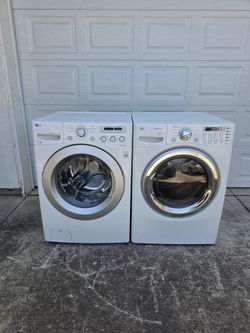 LG High Efficiency Washer and Dryer Set (Electric)