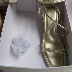 Women's Heel. Mark Fisher. Size 9. Gold 