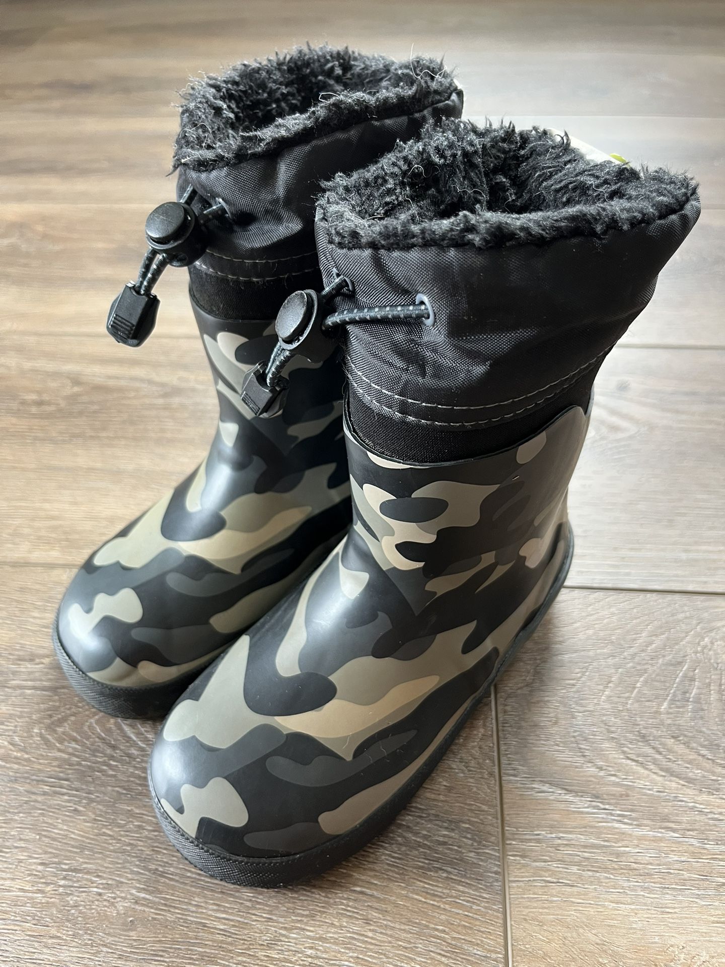 Kids Snow/ Rain Boots Size 9-10