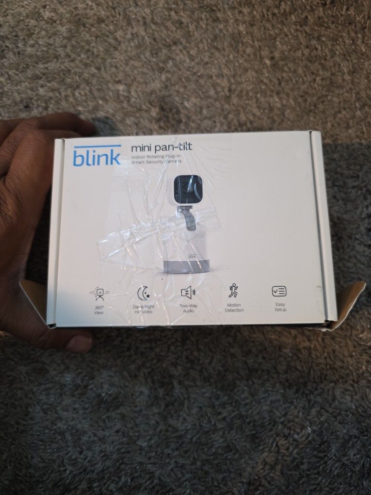 Blink Mini Pan-Tilt Camera (newest model), Rotating indoor plug-in smart security camera, two-way audio, HD video, motion detection, Works with Alexa