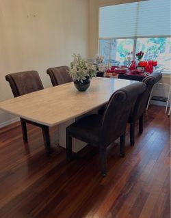 Dining table & 4 chairs.