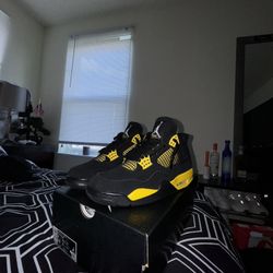 Air Jordan 4 Retro ‘Thunder’ 2023 Size 8