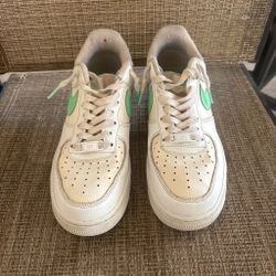 Nike Air Force 1 Low White Green Swoosh