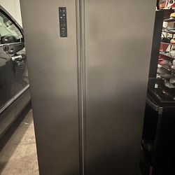 Like New Frigidaire Stainless Steel Side By Side Refrigerator 