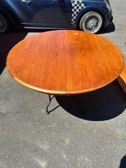 Thomasville dining room table w/ leaf