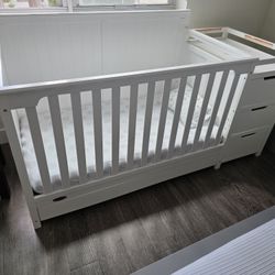 Convertible Crib and Changer with Drawer (White)

