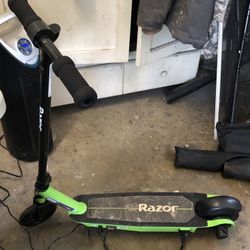 Razor E90 Electric Scooter With Charger for Kids 6+ Basically New