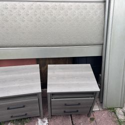 queen bed whit end table