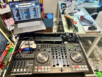 Roland DJ-707M 4-deck Controller with Roland Case