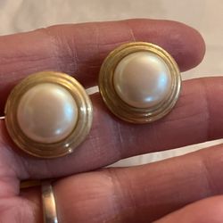 Vintage  Classic Cabochon Faux Pearl Gold Tone Earrings