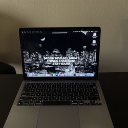 MacBook Air M1 with Mouse