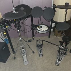 Yamaha Electric Drumset DTX532K w/ Scarlett Studio Headphones, Double Pedal Upgrade.