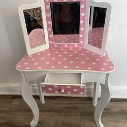 Kids Vanity 38”1/2H X 23”1/2W X 11”1/2D In Good Condition $20 Firm On Price