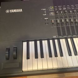 Yamaha XF8 Motif fully loaded WorkStation!
