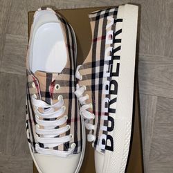 Burberry Men Shoes 