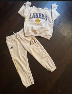 Zara Kids x NBA "Los Angeles Lakers" 2-Piece Fleece Sweatset in cream/oatmeal.