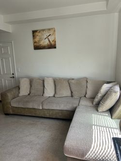 Couch‼️ (READ DESCRIPTION‼️)
