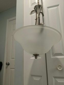 Beautiful Hanging Chandler/with Glass Light Fixture