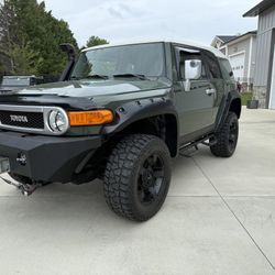 2014 Toyota FJ Cruiser 6-Speed