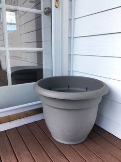 Extra Large 20" Ariana Plastic Garden Nursery Flower Landscaping Pot