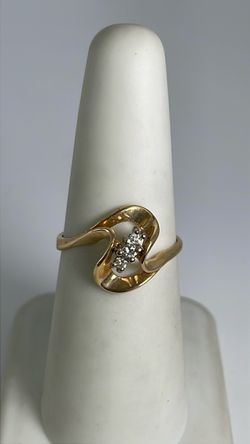 14k gold ring with three CZ
