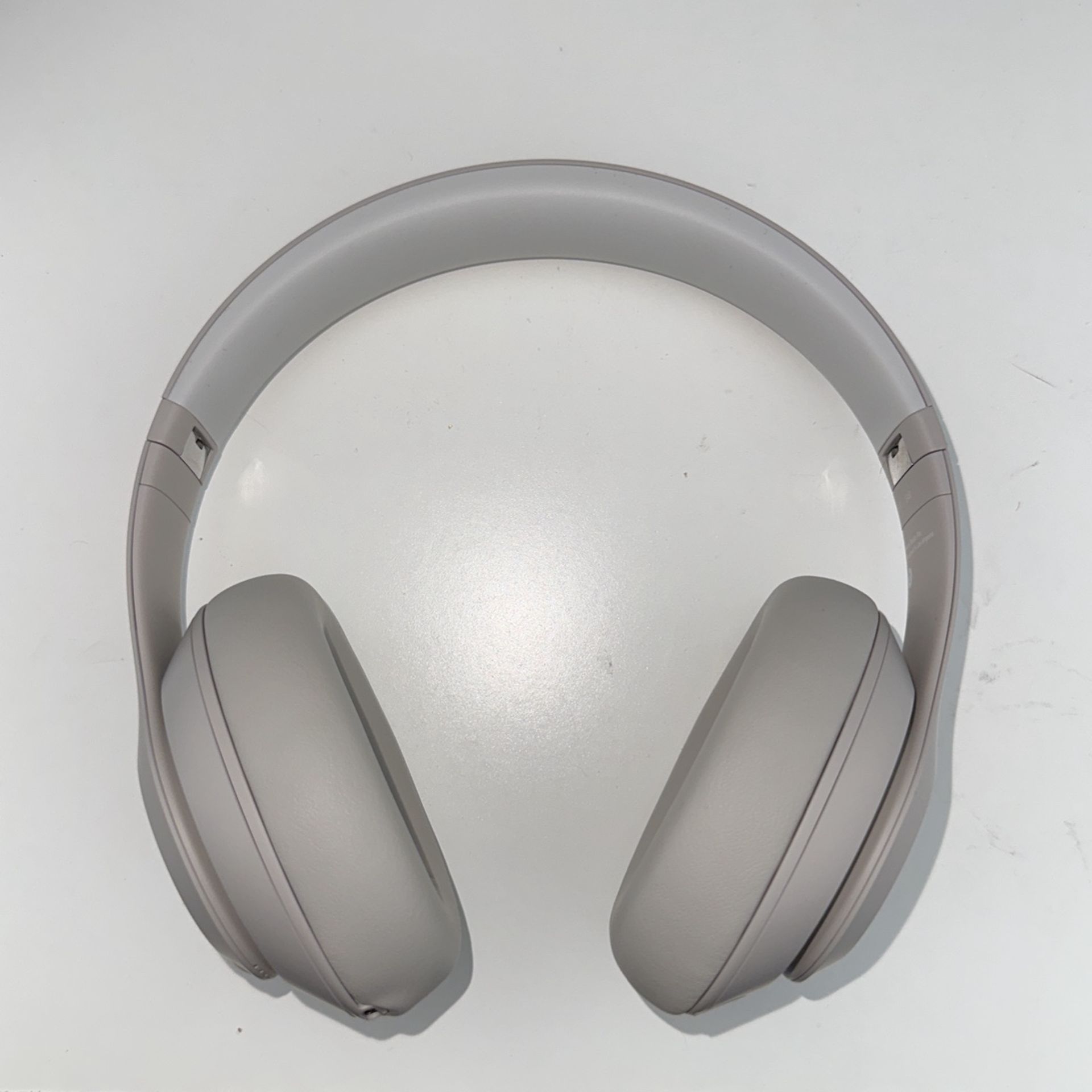 Beats Studio Pro - Cream/White