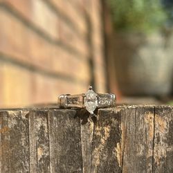 14.K White Gold Marquis Diamond Ring