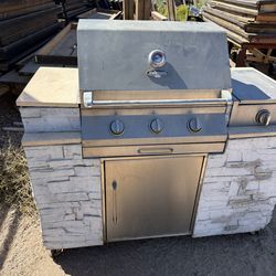Propane grill with burner