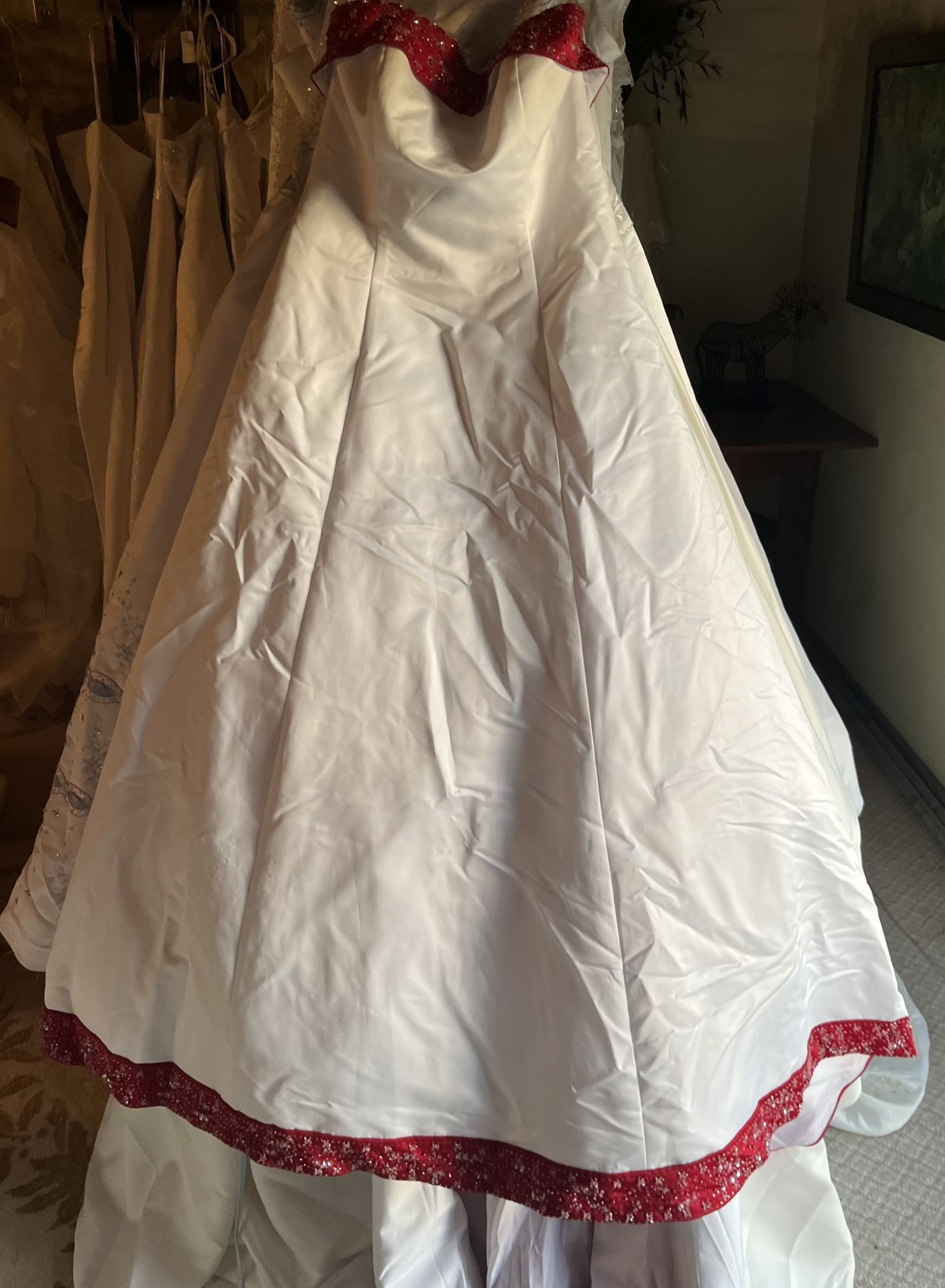Size 12 Wedding dress With Beautiful Red Coloring